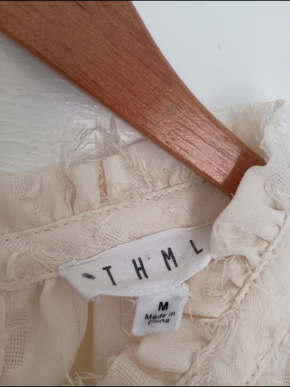 THML Blouse Ivory Textured Sleeveless Ruffle Fringe Button Round Neck M - Picture 2 of 11